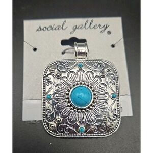 SILVER‎ TONE ROMAN ENAMELED FLORAL ETCHED PENDANT W FAUX TURQUOISE STONE